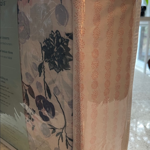 aden + anais Essentials Floral Bedding Set - Navy and White - Picture 4 of 4